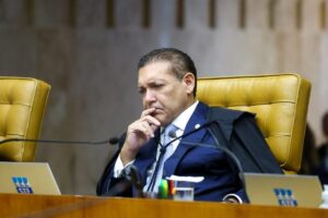 Nunes Marques revisa decisão e autoriza transporte de eleitores indígenas para votação