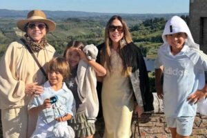 Patrícia Abravanel curte férias na Itália sem o marido, mas acompanhada pela mãe e os filhos