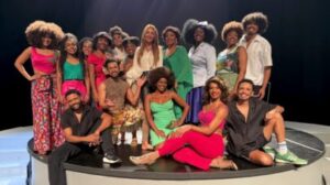 Patrícia Poeta confere musical em tributo a Alcione em São Paulo