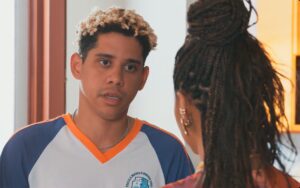 Peixe surpreende Bela com grande novidade profissional em Por Você