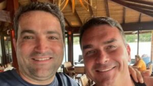 PF abre inquérito para investigar relação de Flávio Bolsonaro com alvo da Operação Sem Desconto
