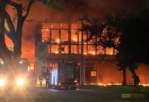 PF abre investigação sobre incêndio na UFPE; estudantes relatam ameaças de bolsonaristas