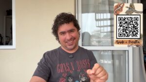 Pirula retorna ao YouTube após 1 ano e meio de AVC com vídeo comovente de recuperação