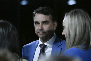 PP e União Brasil anunciam apoio a Flávio Bolsonaro no segundo turno presidencial