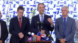 PT pede investigação mista em CPMI contra Flávio Bolsonaro: Master e INSS em foco