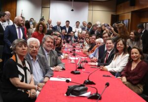 PT, PCdoB e PV anunciam apoio à reeleição de Motta e deixam PL cada vez mais isolado