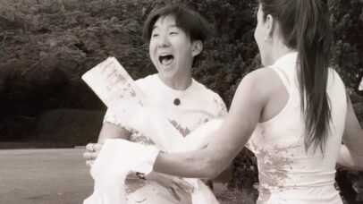 Pyong Lee e esposa descobrem o gênero do bebê em chá revelação