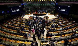 Câmara Federal atinge 35% de renovação com 183 deputados estreantes na próxima legislatura