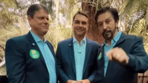 Aliado de Flávio Bolsonaro, Ricardo Nunes descumpre lei e deixa 3.898 ônibus parados em SP