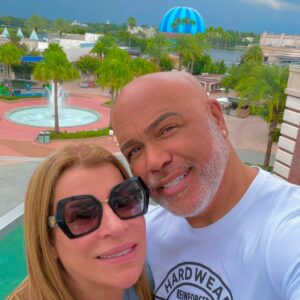 Viúva de Rick se pronuncia sobre saudade do cantor: ‘Meu coração sente sua falta’