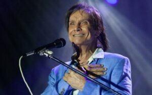 Navio de Roberto Carlos já está quase lotado na estreia