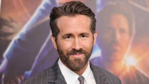 Ryan Reynolds completa 50 anos com vida repleta de histórias absurdas: atropelado, expulso da escola e vazou Deadpool!