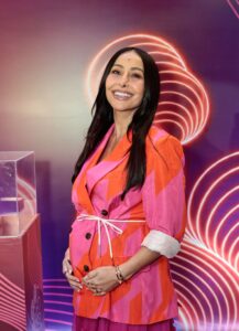 Grávida, Sabrina Sato é homenageada em festival de São Paulo