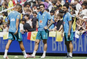 Seleção enfrenta Índia com 8 mudanças e estreia de goleiro do Coritiba