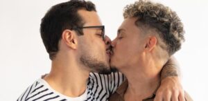 Silvero Pereira se declara para novo namorado em foto romantic