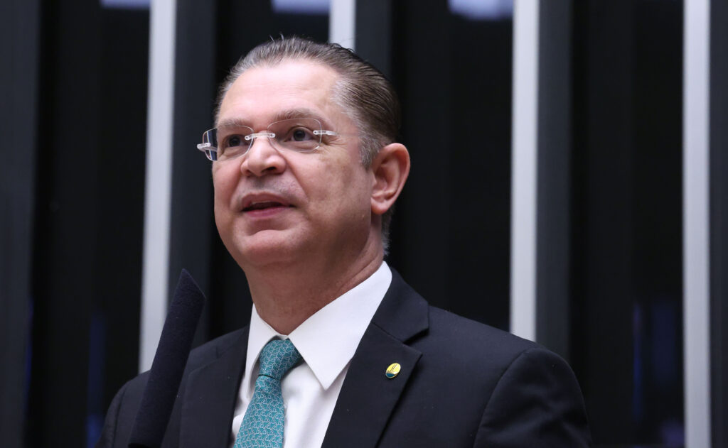 Sóstenes desiste de disputar presidência da Câmara após derrota de Flávio Bolsonaro nas eleições