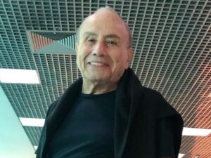 Stênio Garcia dança valsa aos 95 anos e vira ‘príncipe da debutante’ em festa inesquecível