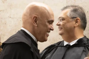 PL propõe aposentadoria de Moraes e Dino para evitar impeachment no Senado