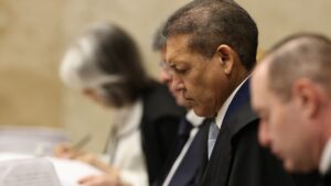 STF indica que revisão criminal de Bolsonaro deve ser analisada pelo Plenário, não por Turma