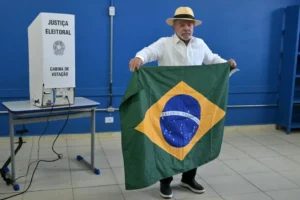 STF ordena remoção de posts falsos sobre Lula e a bandeira brasileira