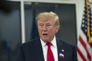 Trump insiste em alegar fraude nas eleições brasileiras sem apresentar qualquer comprovação
