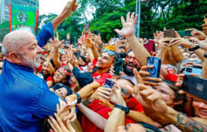 TSE conclui que não há fake news no canal ‘Exército do Lula’ denunciado por Flávio Bolsonaro