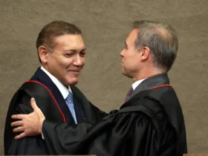 TSE ordena que Lula e Janja removam vídeos que criticam Flávio Bolsonaro