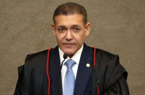 TSE atende Flávio Bolsonaro e suspende canal ‘Exército do Lula’ com 3,3 milhões de seguidores