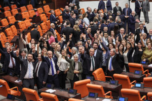 Turquia tenta pacificar conflito curdo, mas especialistas alertam: paz pode ser uma ilusão
