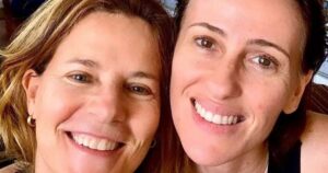 Vera Zimmermann se declara à companheira em aniversário e faz homenagem apaixonada que emociona