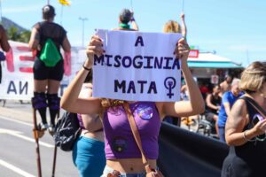 Violência política pré-eleitoral bate recorde da década com 354 casos em 2026