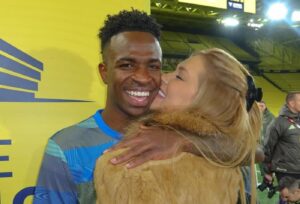 Torcida do Real Madri comemorava: Virginia Fonseca recebeu críticas constantes