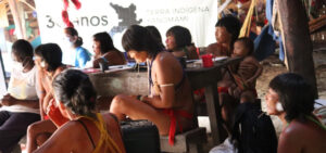 Mulheres Yanomami lançam manifesto contra Flávio Bolsonaro e apoiam Lula