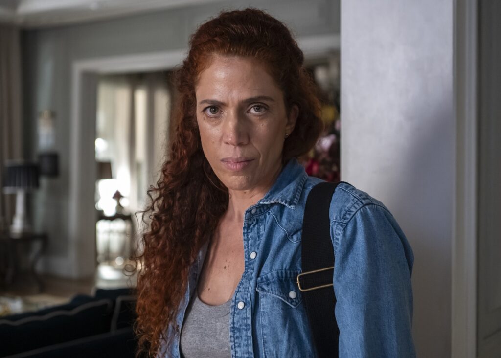 Quem Ama Cuida: Ex-presidiária volta para atormentar Adriana e chantagear Pilar com segredos explosivos